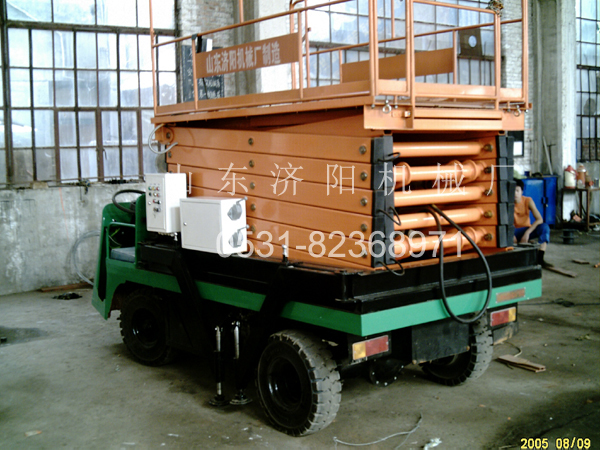 電瓶升降平臺(tái)車(chē)(點(diǎn)擊查看)