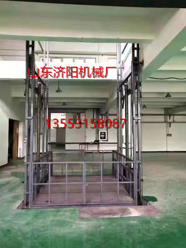 導軌式升降貨梯（點擊查看）